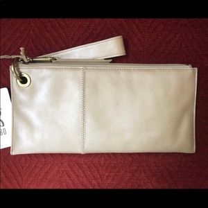 HOBO VIDA WRISTLET CLUTCH, NWT
